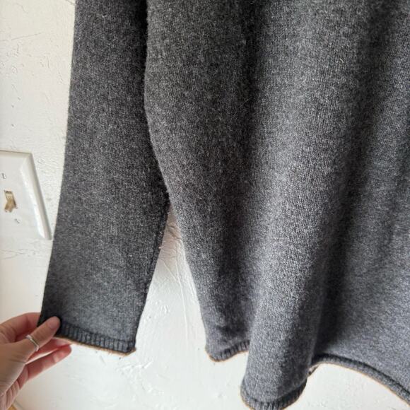 REI Cooperative Size Medium Gray Lambs Wool V Neck Long Sleeve Sweater‎ - Picture 5 of 7